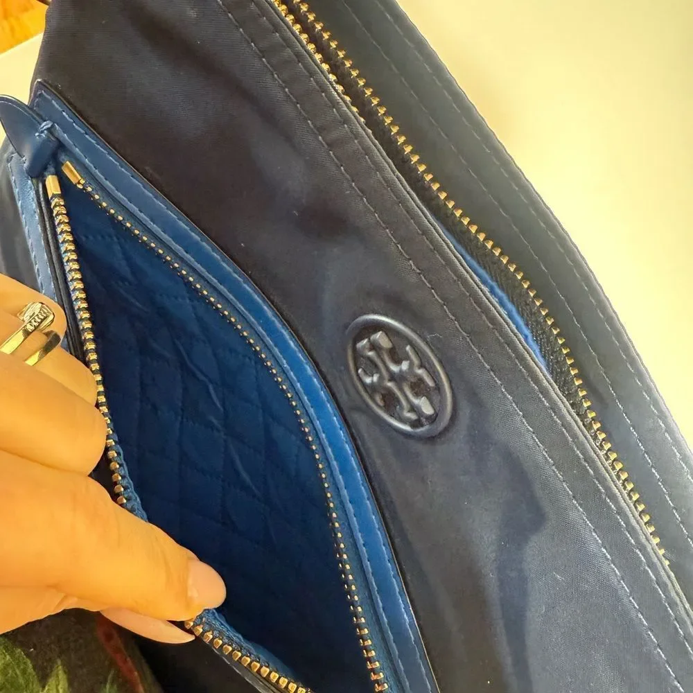 Tory Burch 'Perry' Nylon Swingpack Crossbody Bag Royal Navy Blue. Pre-Owned